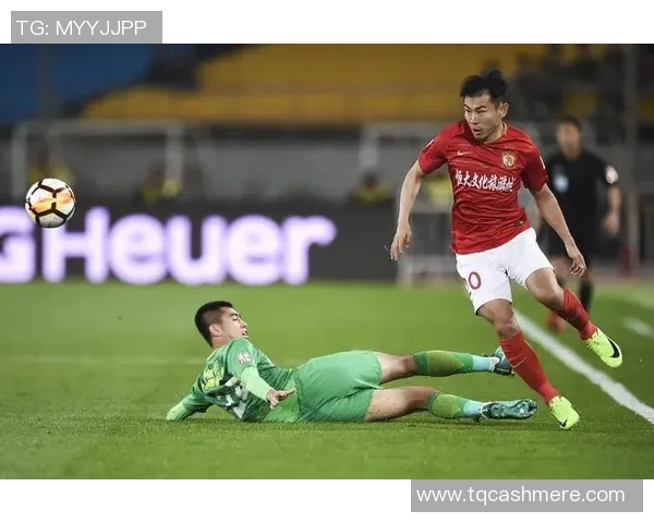 恒大与国安激战正酣精彩瞬间图片回顾与分析 恒大与国安激战正酣精彩瞬间图片回顾与分析