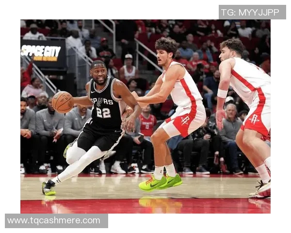 2018季前赛火箭队对阵上海队精彩录像回顾与分析