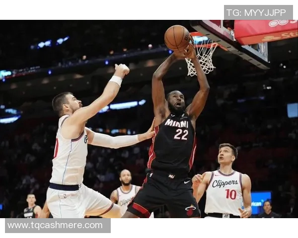 勇士与热火激战国话赛场展现篮球魅力与团队精神的巅峰对决