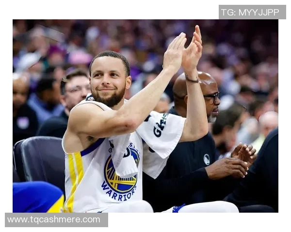 篮球明星库里在赛场上展现超凡技艺引领球队奋勇争先的精彩瞬间